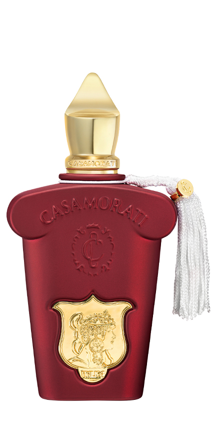 casamorati-nobilis-group-packshots-880x440-b6 - BERGERAT | WE MAKE BEAUTY PERFORM Red Casamorati perfume bottle with a gold cap, embossed crest, and a white tassel hanging from the neck.